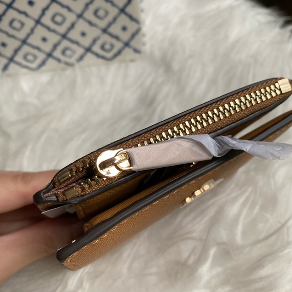 Tory Burch Emerson Mini Leather Wallet - Picture 11 of 11